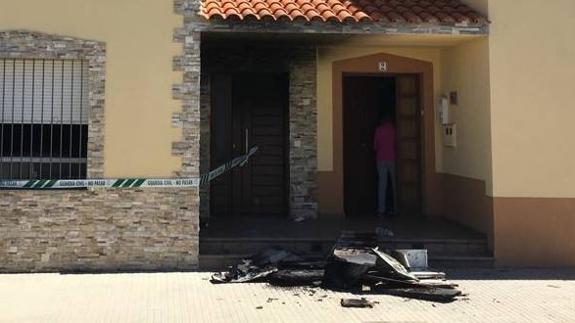 Una mujer, herida grave en el incendio de su casa en Gargáligas