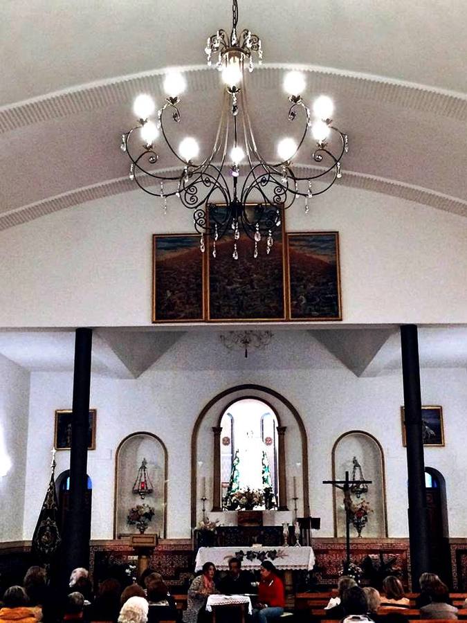La Ermita estrena lámpara gracias a una donación anónima