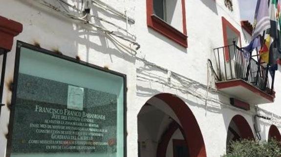 El PSOE de Guadiana pide la dimisión del alcalde por incumplir la Ley de Memoria Histórica