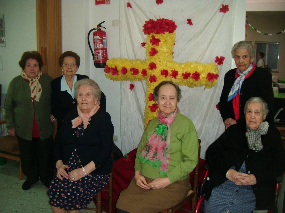 El Centro de Día expone su Cruz de Mayo