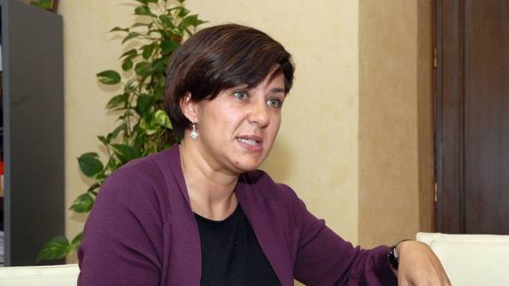 Eva María Pérez pone cara a la crítica contra Vara