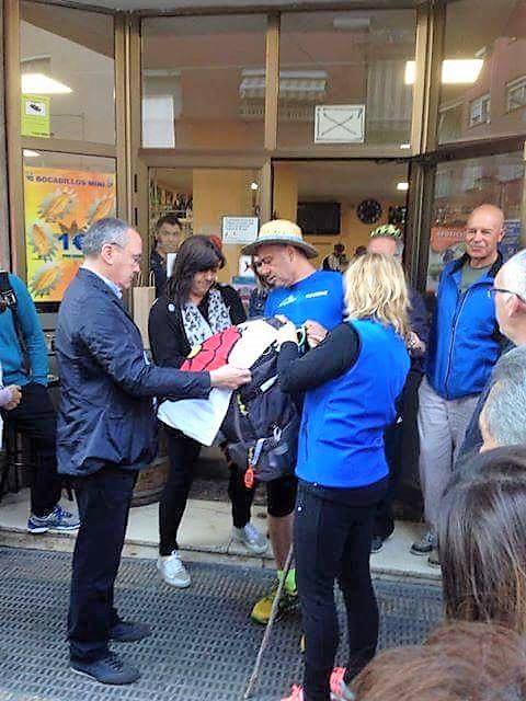 El emigrante bienvenidense Andrés Palacios recorre a pie la distancia entre Reus y su localidad natal