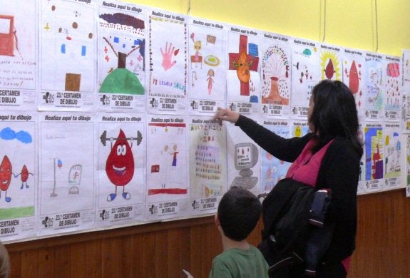La Hermandad expone los dibujos del concurso infantil