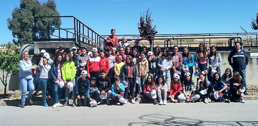 Estudiantes del Alba Plata conocen el funcionamiento de la depuradora de aguas residuales