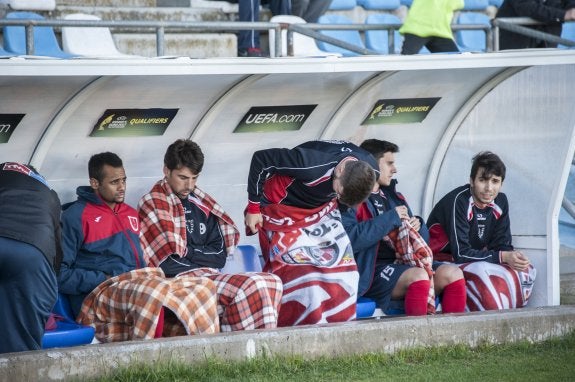 El Badajoz se cuela en la batalla por evitar el descenso