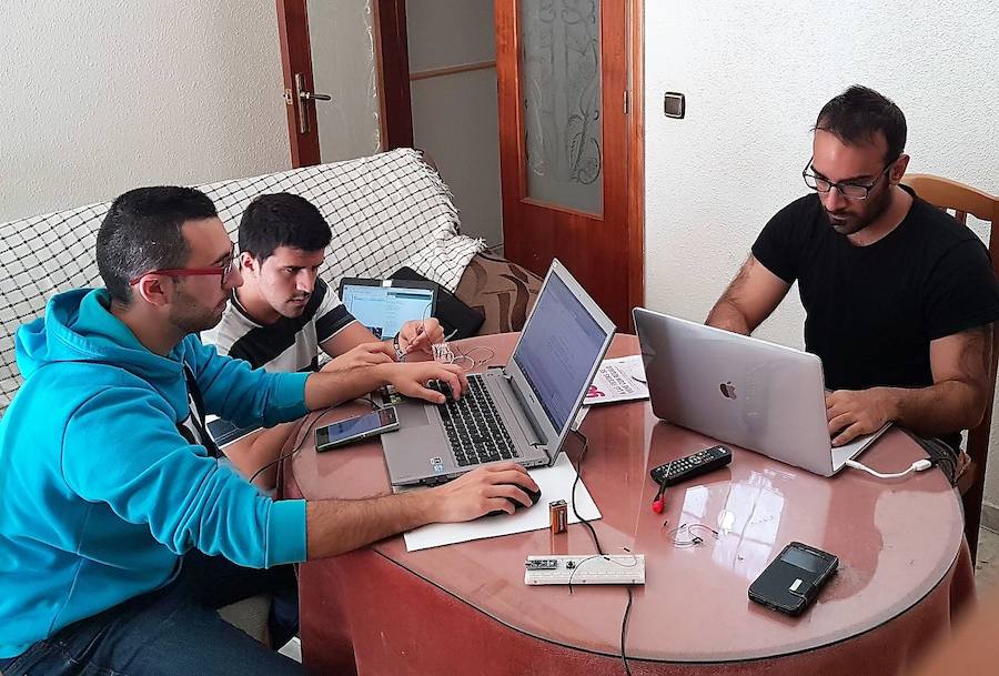 El villanovense José Ramón Sánchez y su equipo concursan en Think Big con '1 botón, 1 vida'