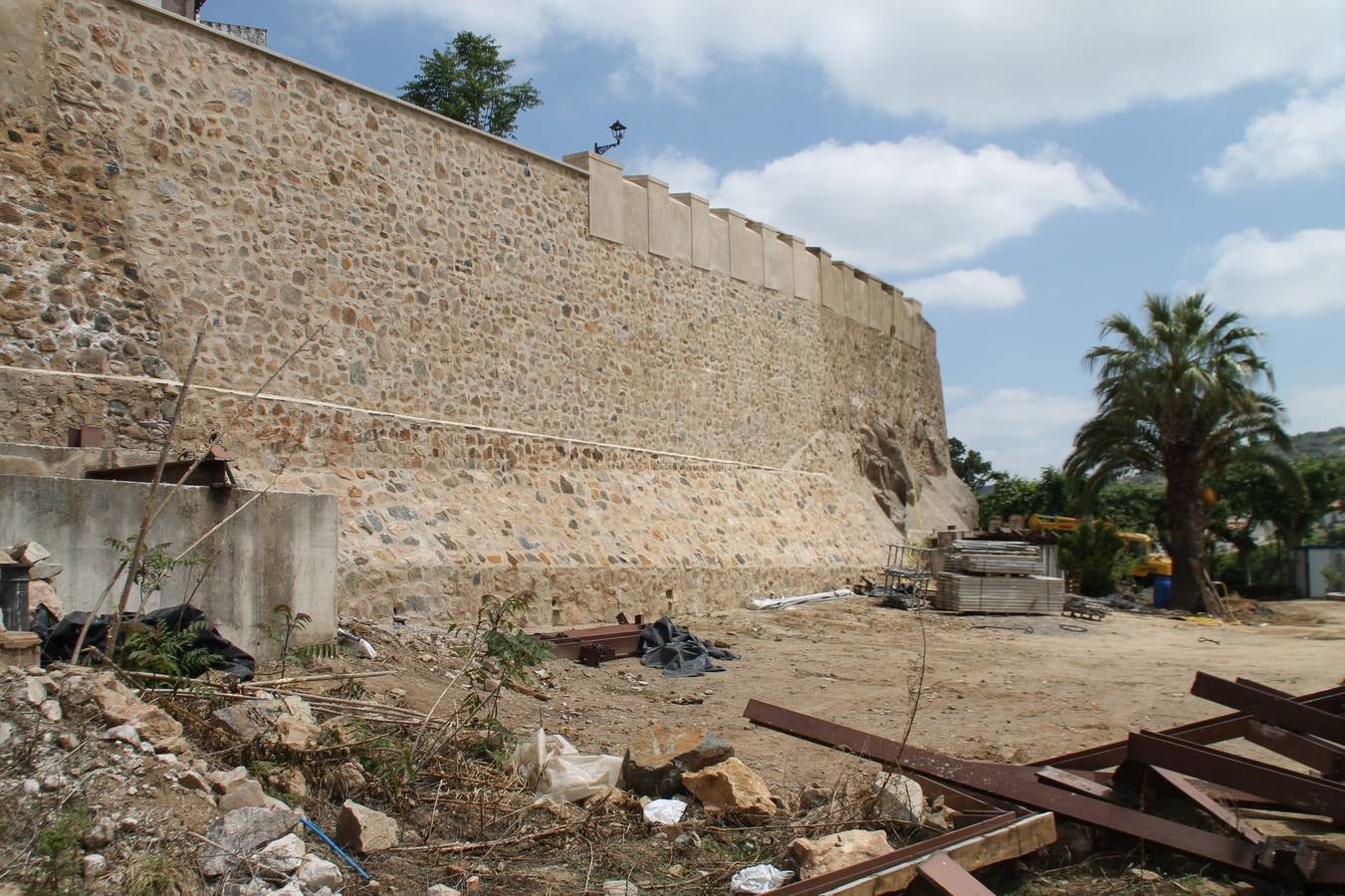 La muralla recupera su aspecto original siete años después del derrumbe