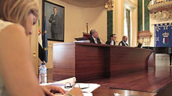 La Diputación de Badajoz se suma a la petición de la Medalla de Extremadura para el colegio San José de Villafranca