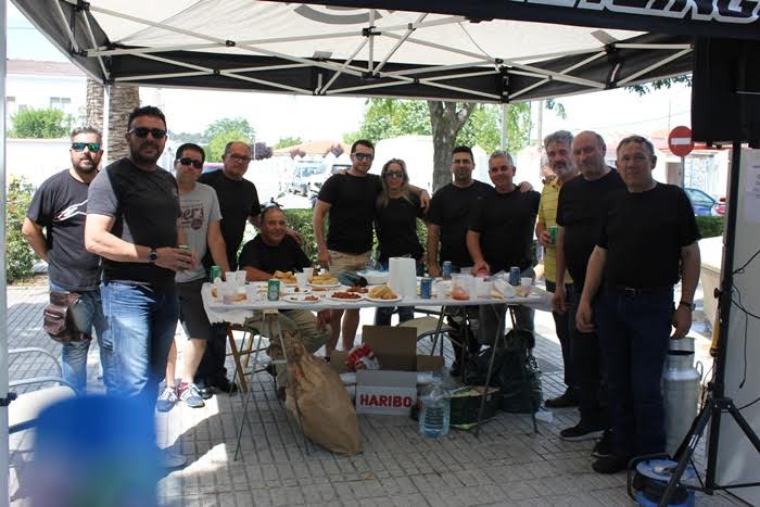 Las asociaciones hacen frente a su día de feria en la calle y con altas temperaturas