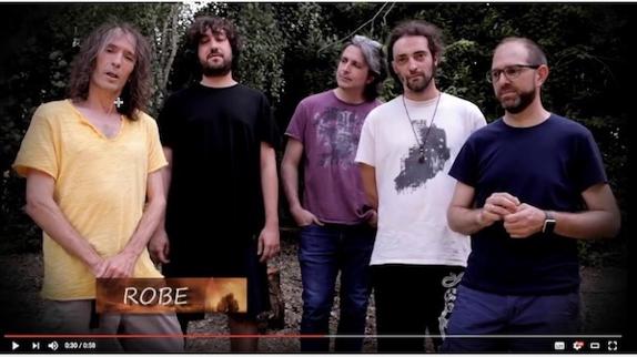 El músico Robe apoya la candidatura de AMUS a la Medalla de Extremadura