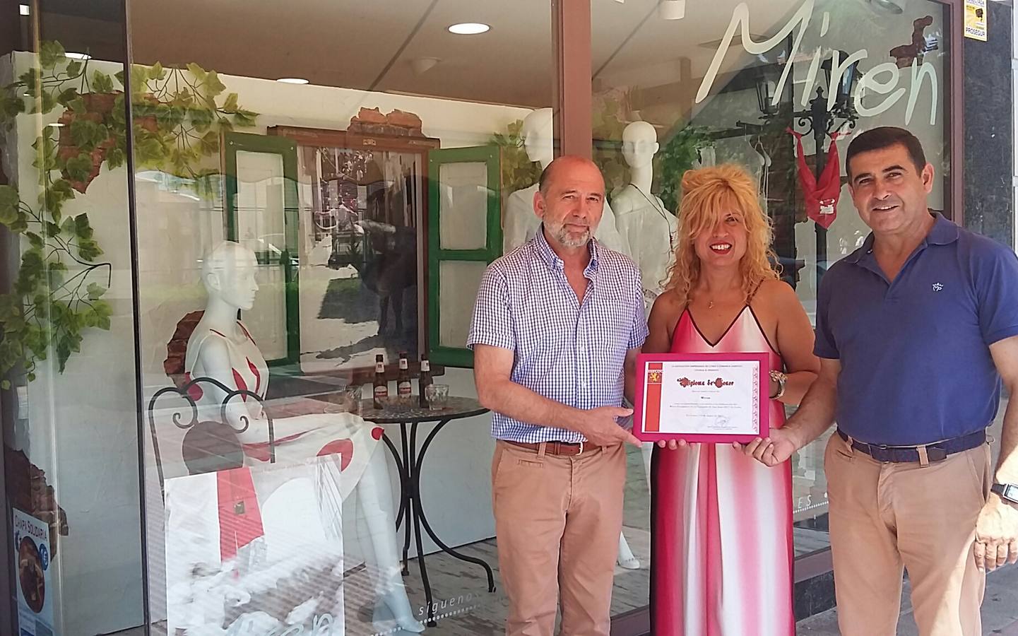 Entregado el premio al mejor escaparate de la campaña de San Juan