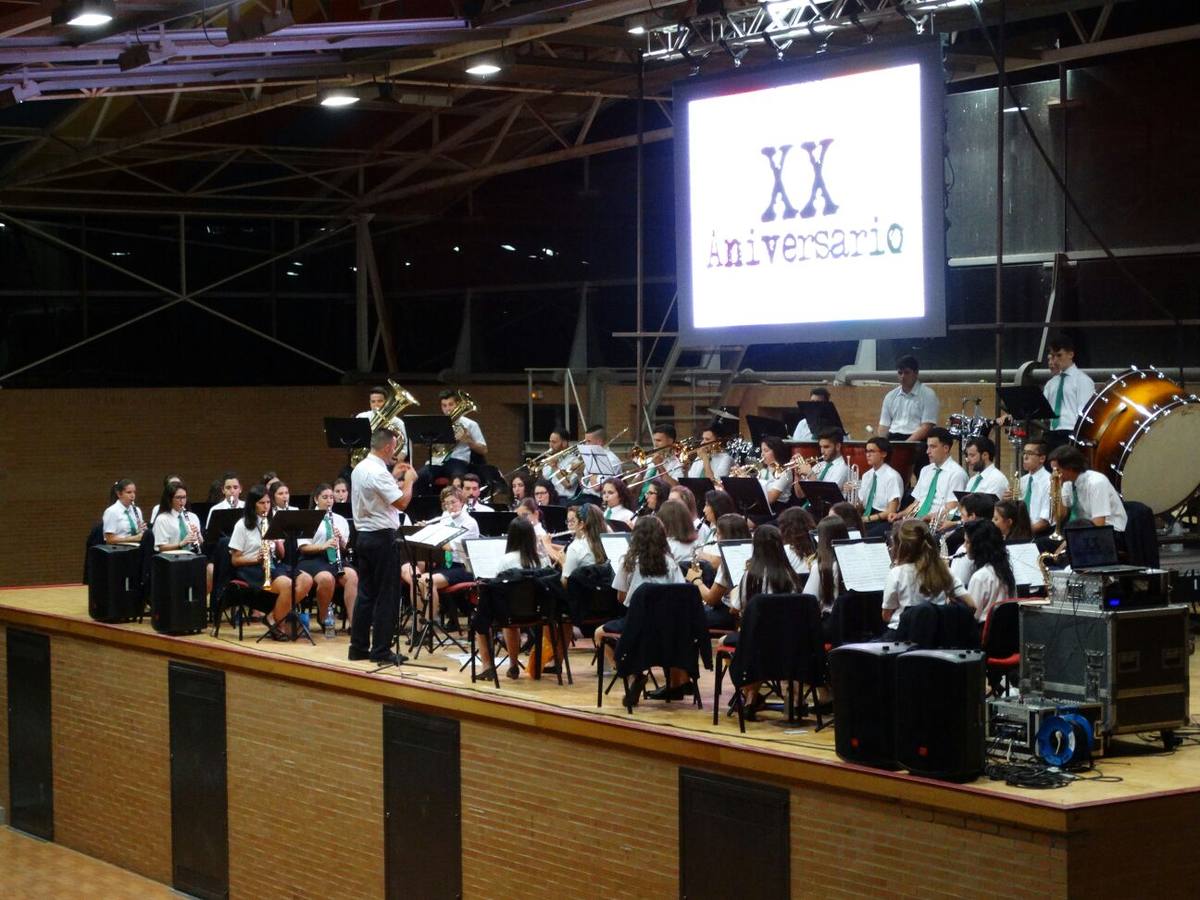 La banda de música inició con su concierto del sábado los actos de su 20 aniversario