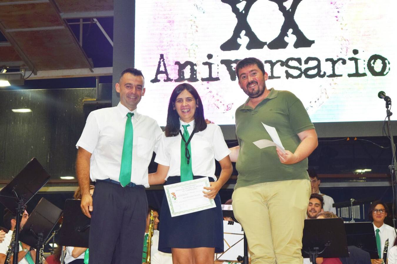 Reconocimiento a seis integrantes que llevan 20 años en la banda