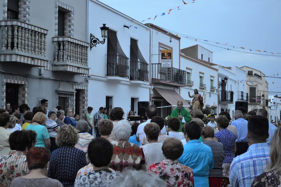 Las fiestas de San Juanito recuperan la celebración de la Misa en su calle
