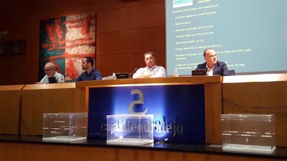 El proyecto básico de regadío centra la reunión del Gobierno Extremeño con la Comunidad de Regantes