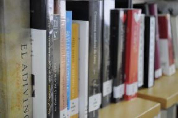 Casi 900 euros para mejorar la Biblioteca Cervantes