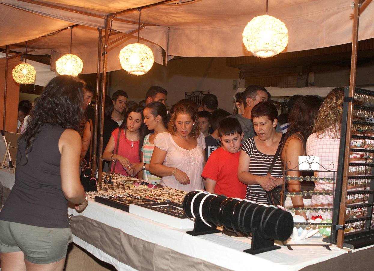 El mercado nocturno de Coria abre las fiestas del barrio de Moscoso