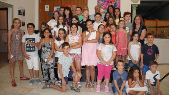 La Escuela Municipal de Pintura finaliza su curso infantil con una exposición
