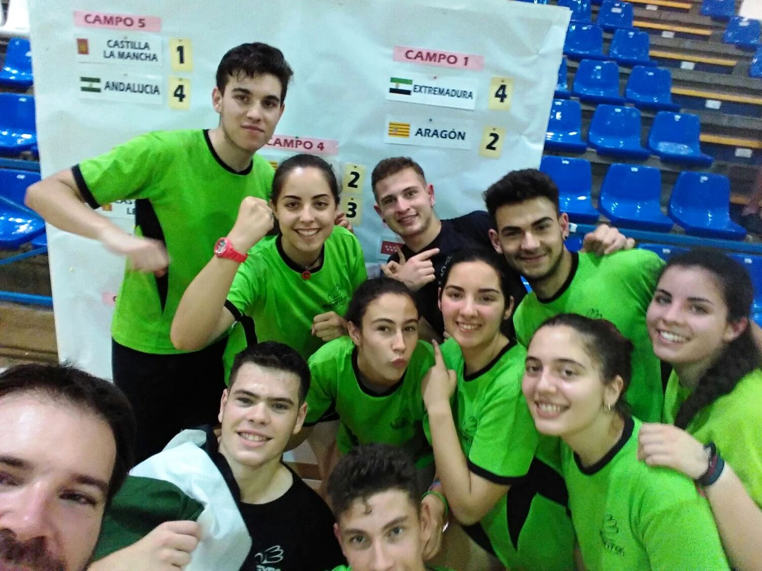 Estrella Parra con la selección extremeña de bádminton