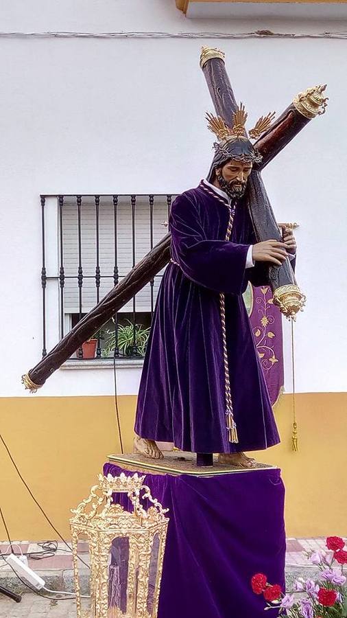 La misa del emigrante del Nazareno abarrota la plaza de la Soledad
