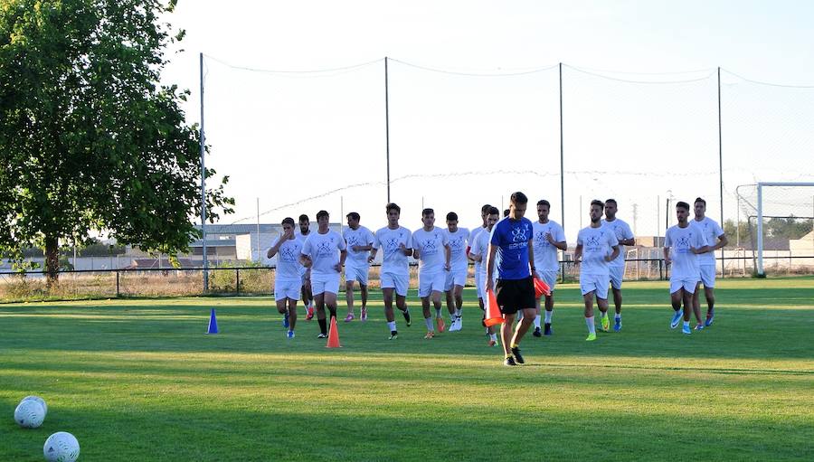La UD Fuente de Cantos combina veteranía y juventud en su nuevo proyecto