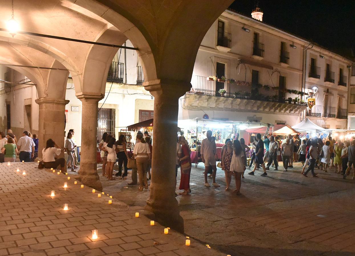 Los vecinos que quieran pueden participar hoy en el encendido de velas del Mercado Artesanal