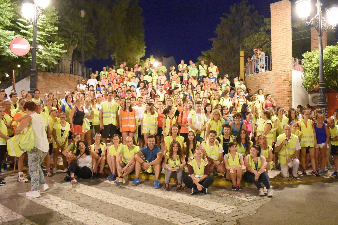 La ruta bajo la luz de la luna a Magacela atrae a unos 350 senderistas