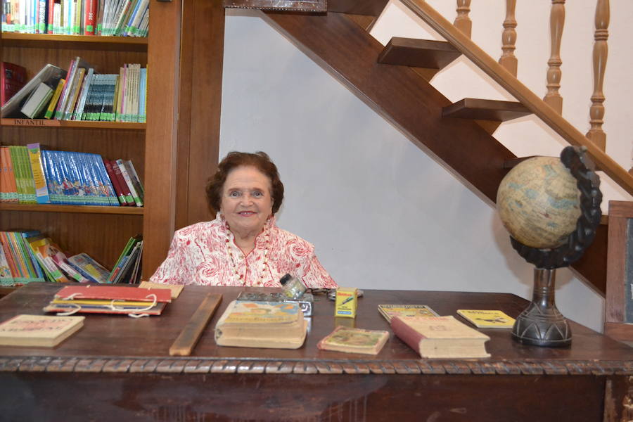 La maestra Ramona Guarino Feijoo será galardonada con la Encina de Plata