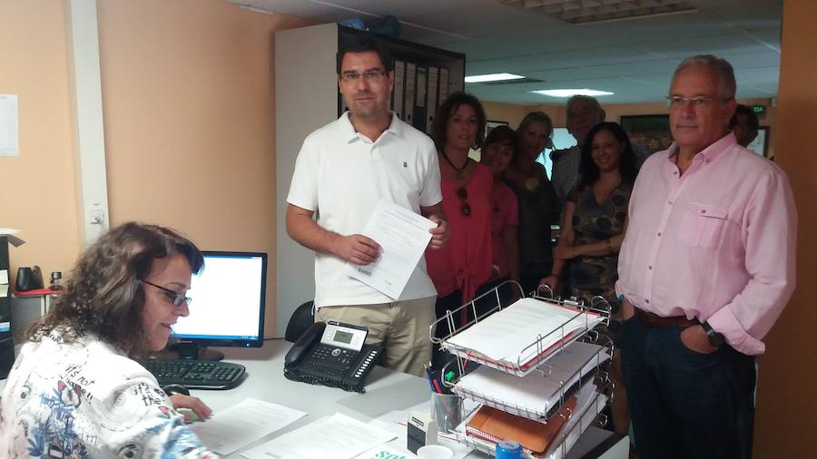 Ramón Díaz Farias registró su precandidatura en la sede provincial del PSOE