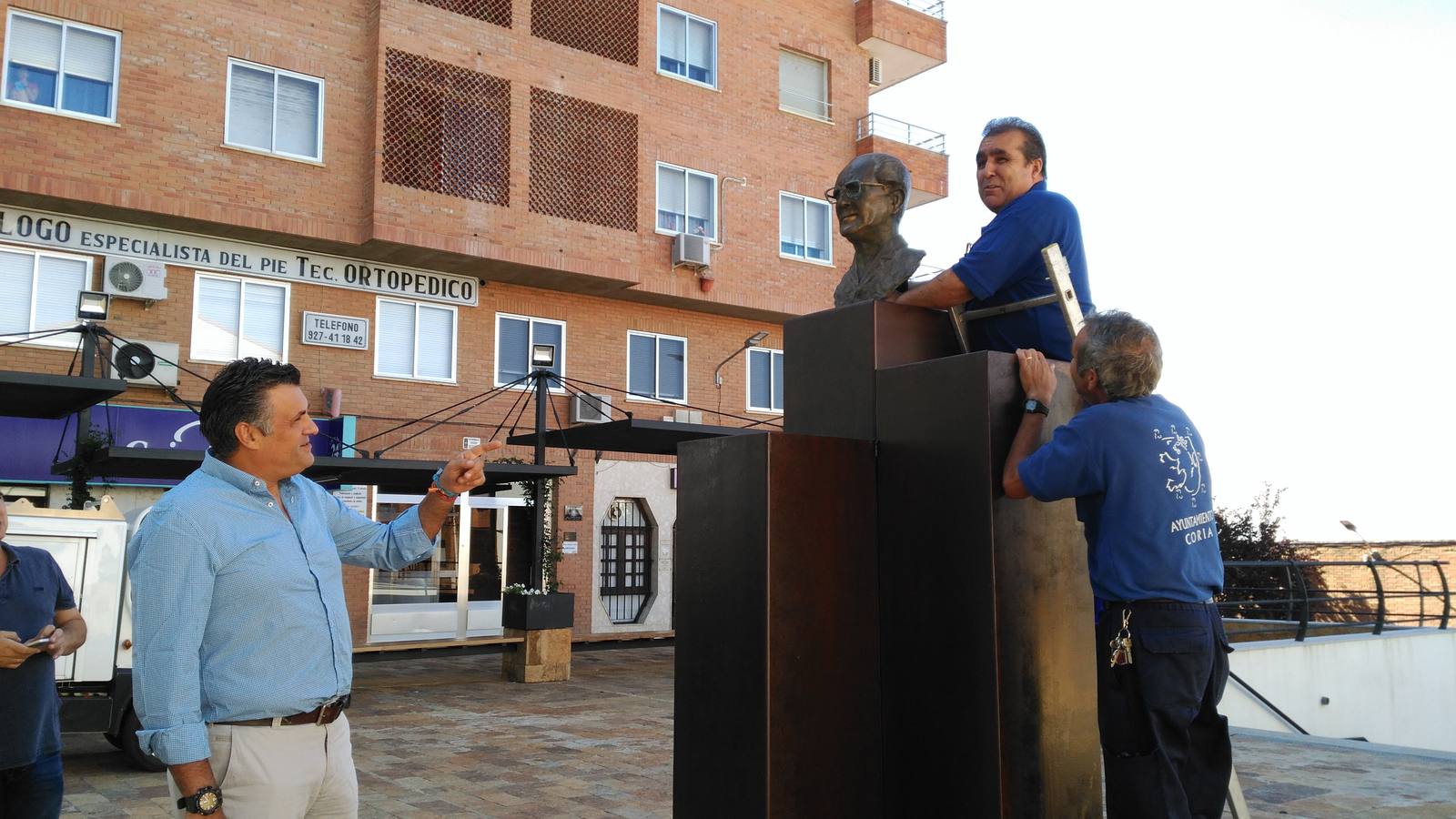El busto del doctor Viera, de nuevo en la plaza que lleva su nombre