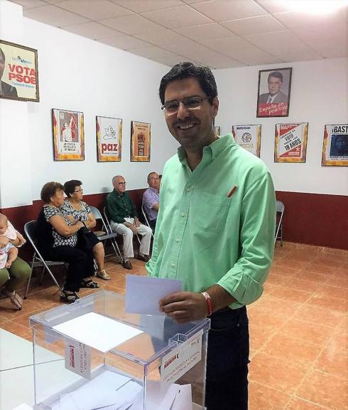 Los militantes votan para elegir al Secretario Provincial del PSOE de Badajoz