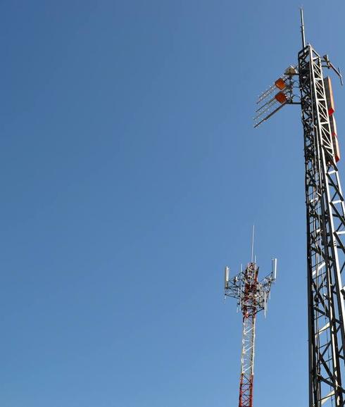 Tras 27 días de avería el Consistorio reúne firmas para reclamar a la compañía Movistar