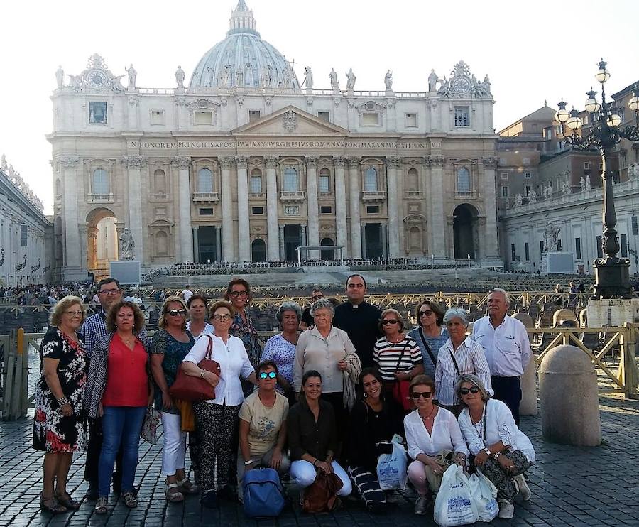 Un grupo de fieles de la Parroquia peregrinan a Roma