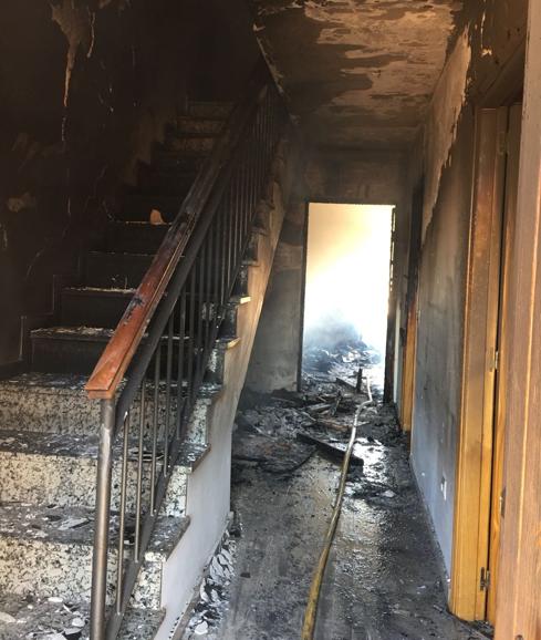 Una mujer sufre heridas de gravedad por una explosión e incendio en su vivienda