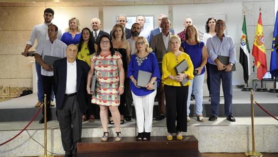 Reconocen a 16 extremeños por la labor realizada en 2016 como donantes de sangre, entre ellos la villafranquesa Josefa Rama Verdejo