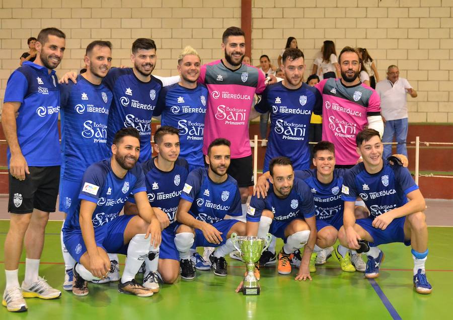 El Cerro de Reyes se alza con la Supercopa tras un aplastante 8-0 sobre el Grupo López Bolaños