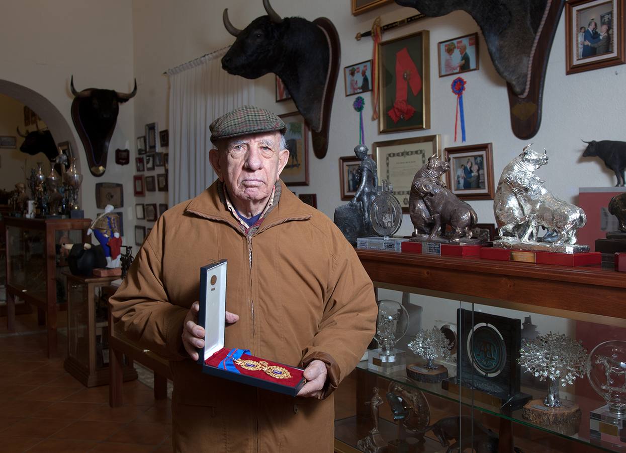 El obispo ofició un solemne funeral por el ganadero Victorino Martín recientemente fallecido