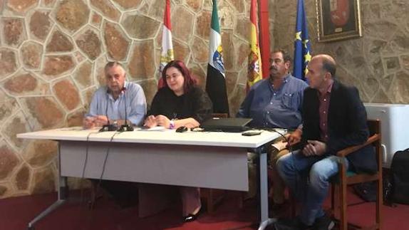 La consejera Begoña García informó del proyecto de regadío de Tierra de Barros a los agricultores de Villafranca