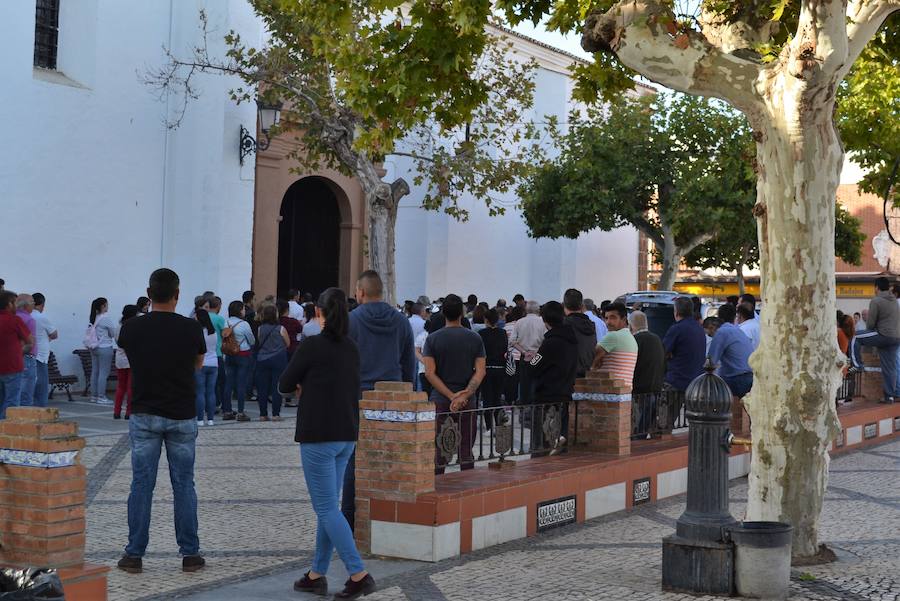 Multitudinaria despedida a Antonia González en la Iglesia Parroquial