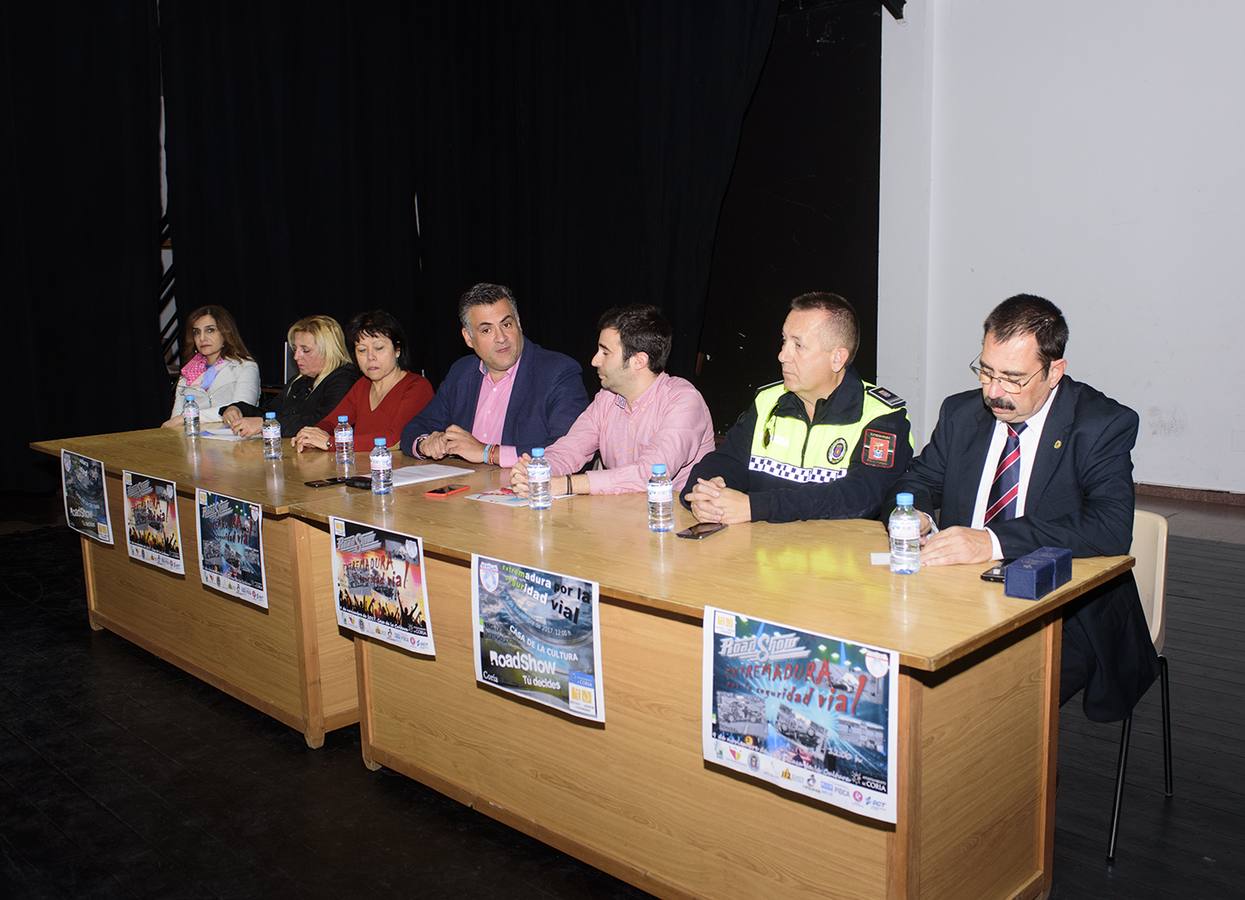 Jóvenes de Coria aprenden con 'Road Show' los riesgos del consumo de alcohol al volante