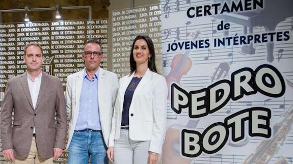 Ocho intérpretes disputan en la tarde de hoy sábado la fase semifinal del Certamen Pedro Bote