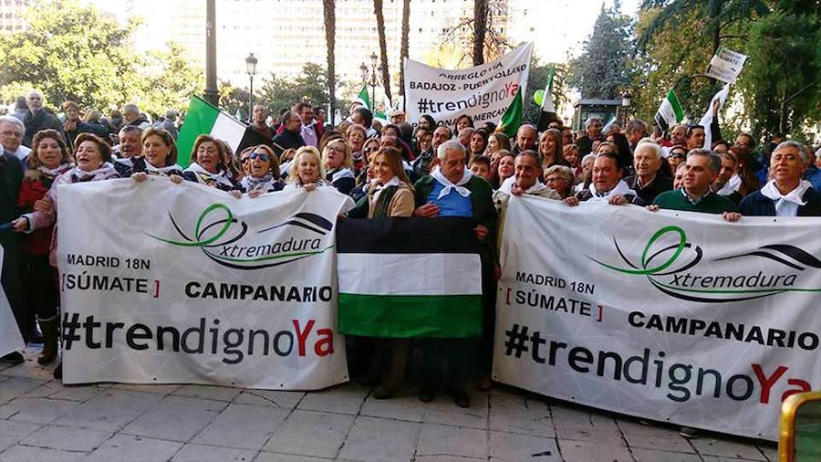 Unos 130 campanarienses alzan la voz en Madrid por un tren digno para Extremadura