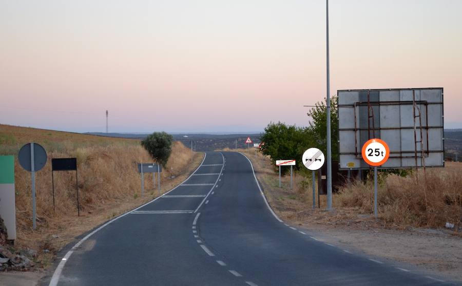 Un guarro provocó un accidente en la carretera de Valencia del Mombuey