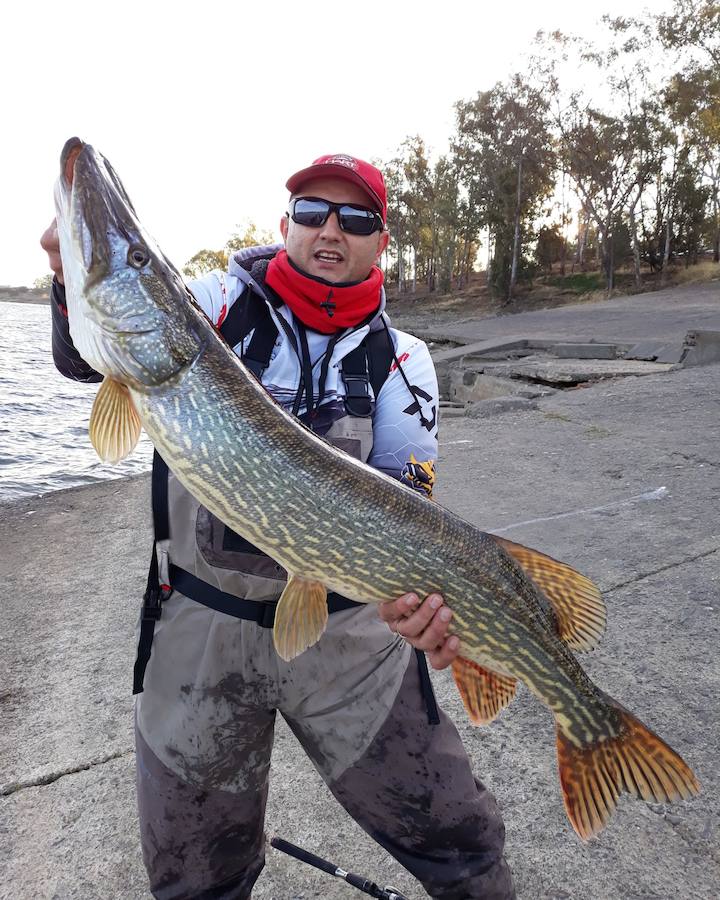 Diego García gana el primer concurso de pesca del lucio