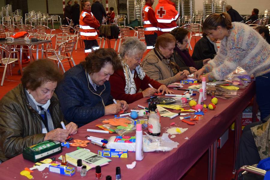 Más de 300 vecinos participan en la comida de los mayores de hoy