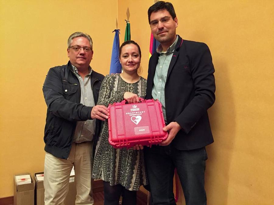La localidad se integra en el proyecto 'Badajoz Cardiosaludable' con la recepción de un desfibrilador