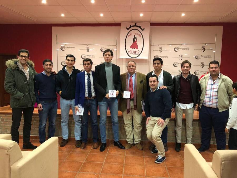 Gran ambiente taurino en la charla-coloquio del primer aniversario de la Peña 'El Volapié'