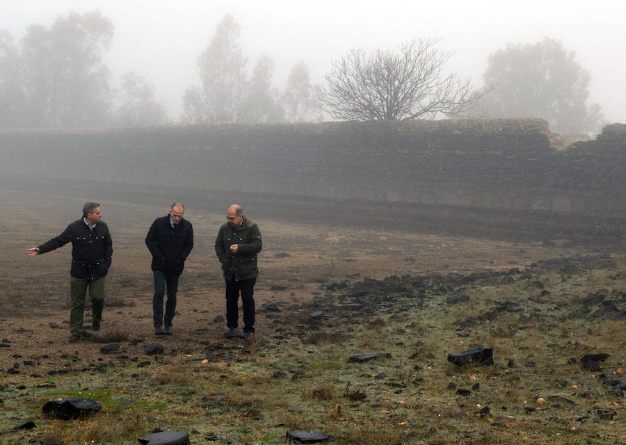 Visita de miembros de la Junta al Paredón para estudiar posibles actuaciones