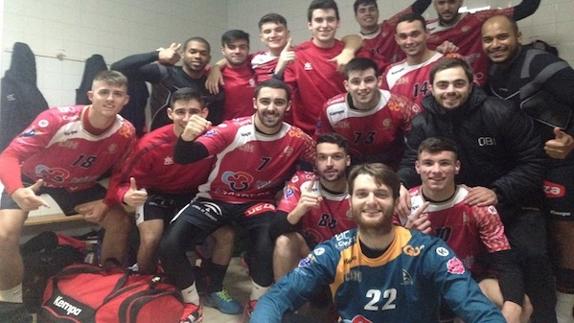 El líder Cajasur CBM sufre para ganar al Viñaoliva Balonmano Villafranca (18-19)