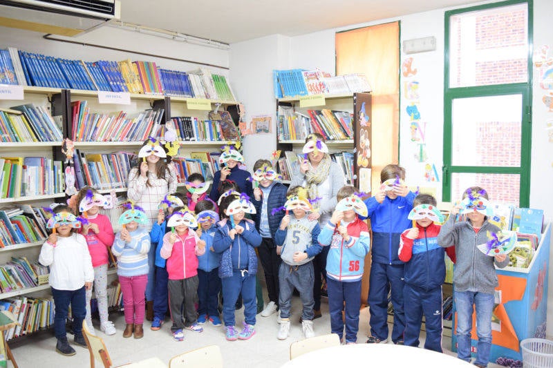 Taller de pintacaras y adornos de carnaval, este jueves